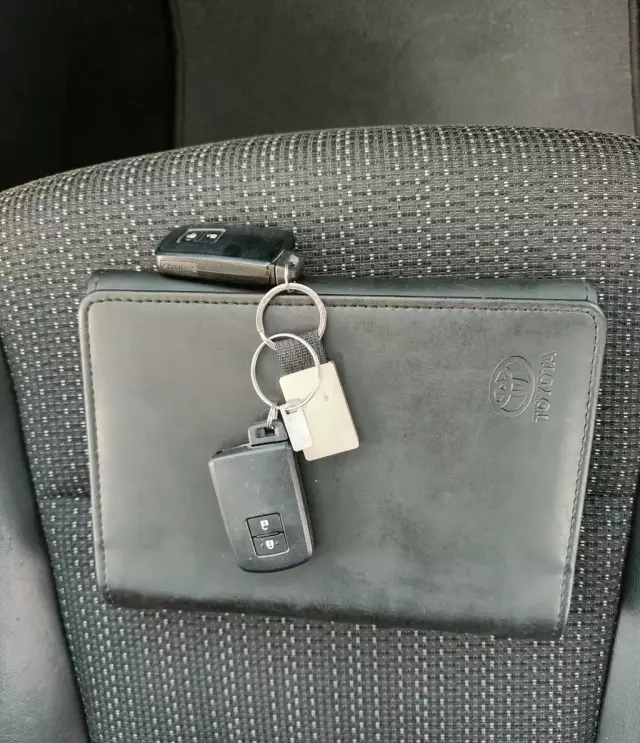 TOYOTA Auris 1.8 VVT-i (136 KM) Hybrid E-CVT