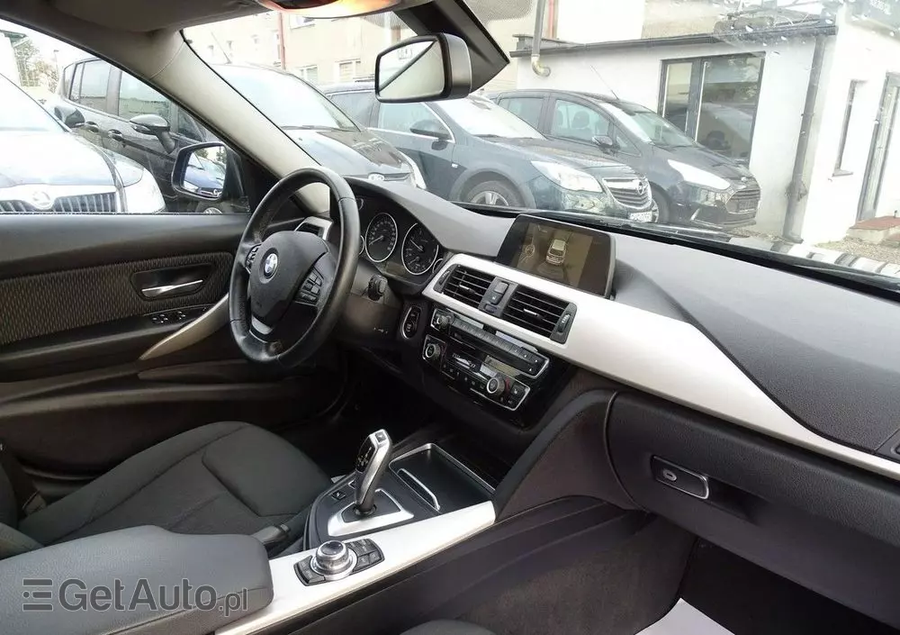 BMW Seria 3 318d Touring