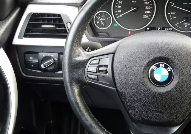 BMW Seria 3 318d Touring