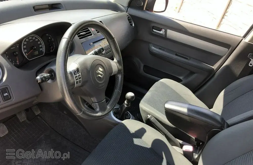 SUZUKI Swift 