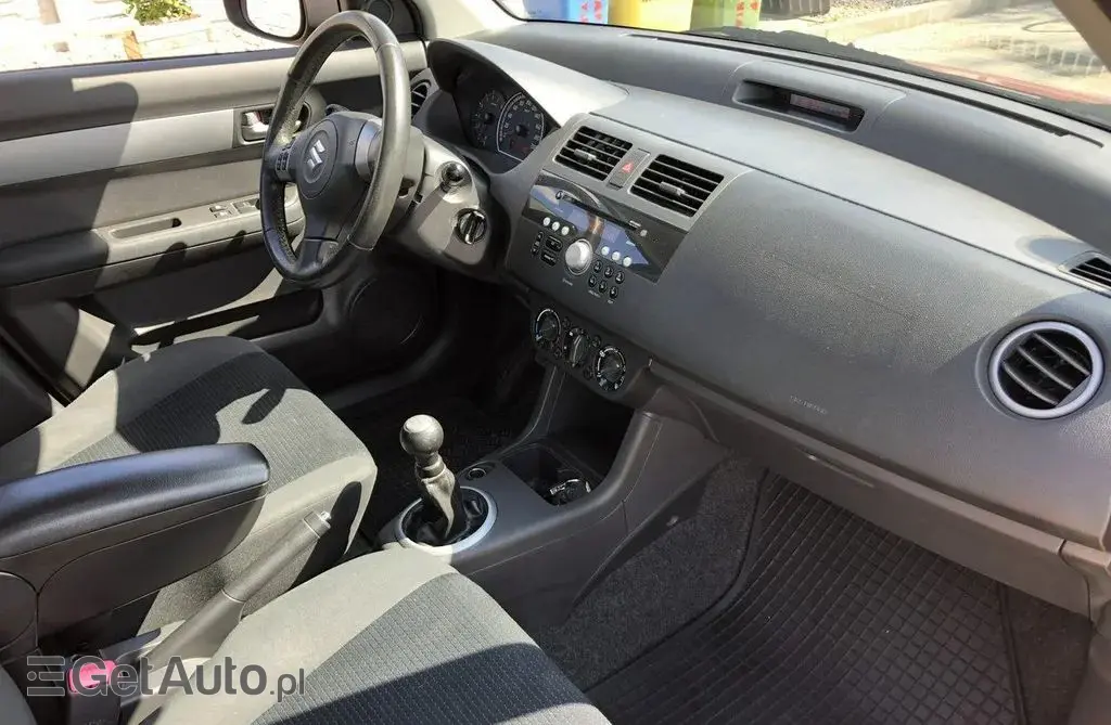 SUZUKI Swift 