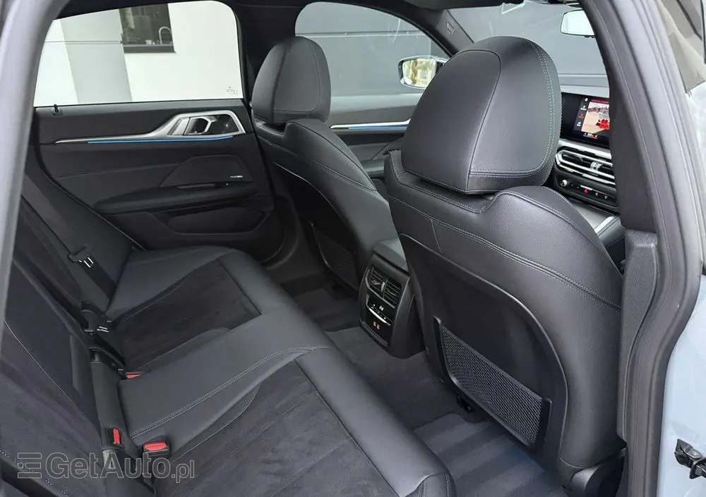 BMW Seria 4 420d xDrive Sport-Aut M Sport