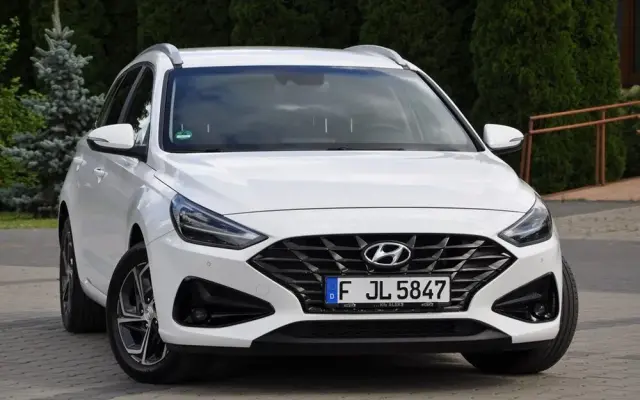 HYUNDAI I30 1.6 CRDI DCT Select