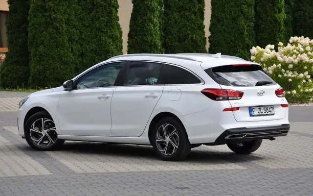 HYUNDAI I30 1.6 CRDI DCT Select