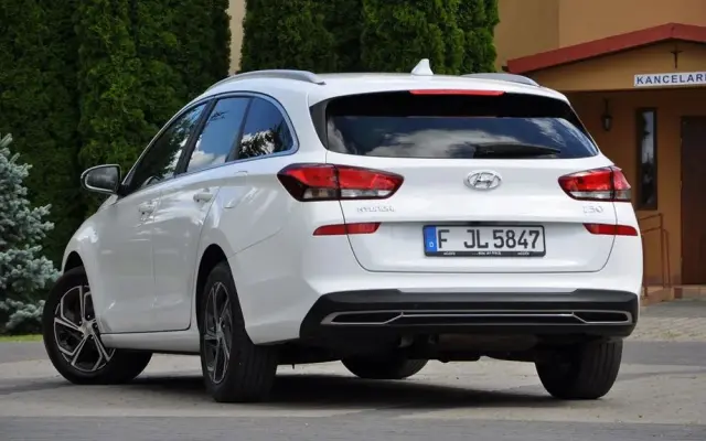 HYUNDAI I30 1.6 CRDI DCT Select