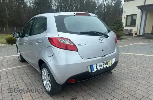 MAZDA 2 