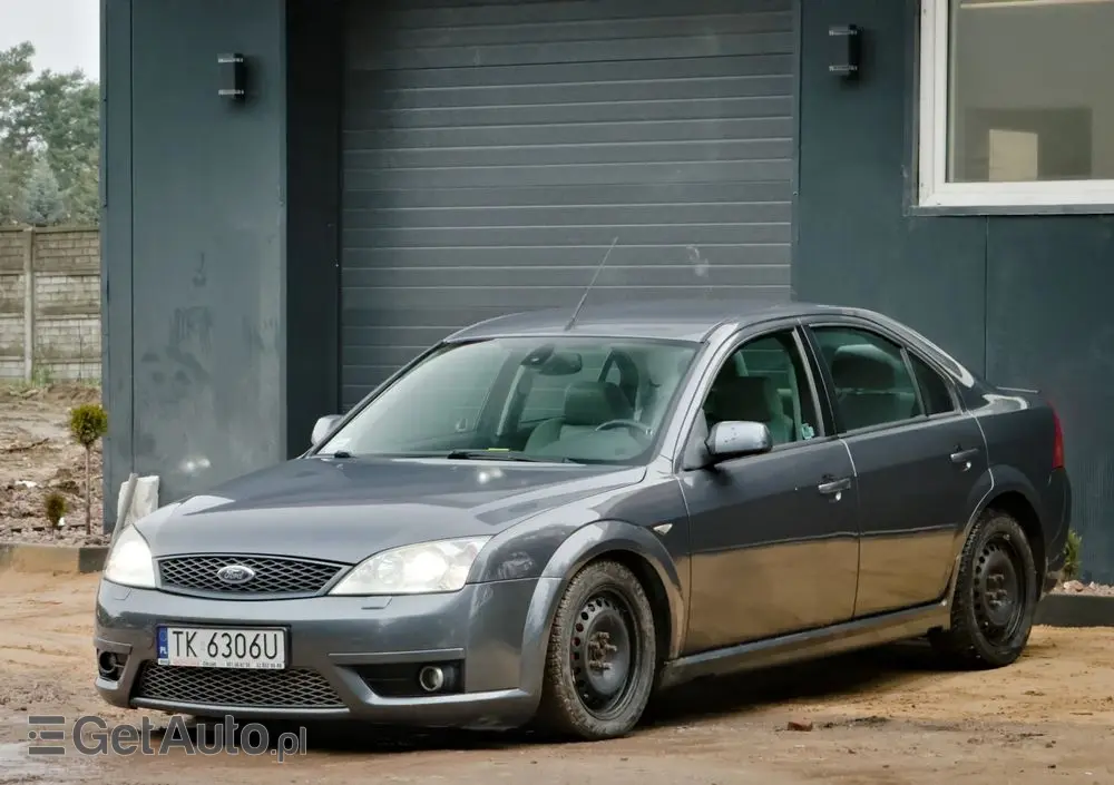 FORD Mondeo V6 ST 220
