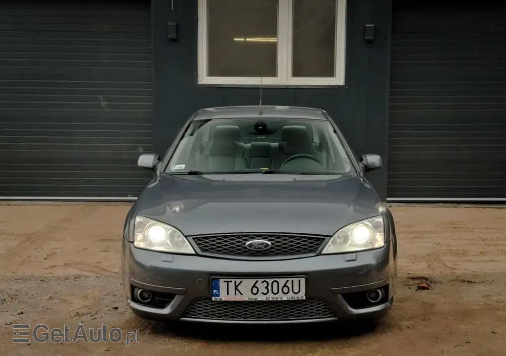 FORD Mondeo V6 ST 220