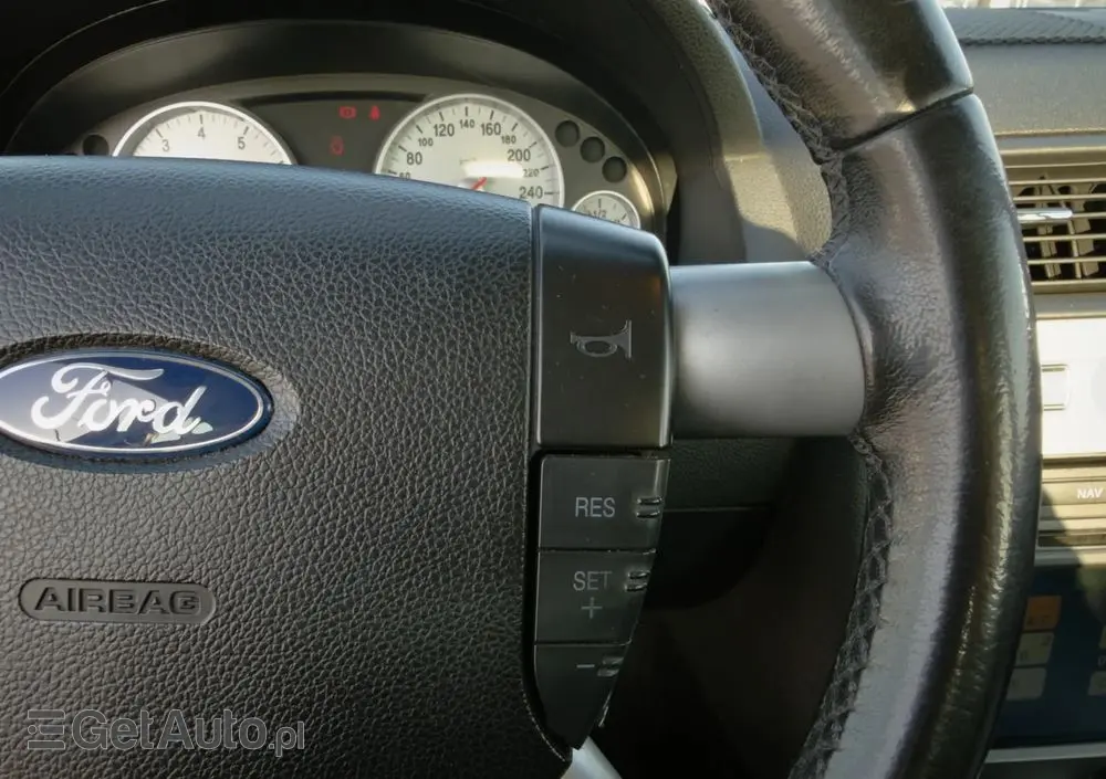 FORD Mondeo V6 ST 220