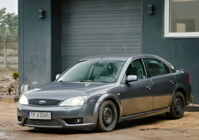 FORD Mondeo V6 ST 220