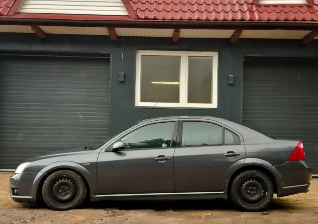 FORD Mondeo V6 ST 220