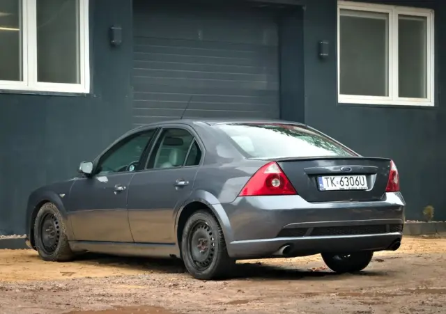 FORD Mondeo V6 ST 220