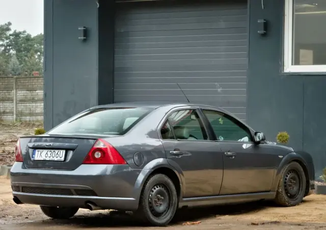 FORD Mondeo V6 ST 220