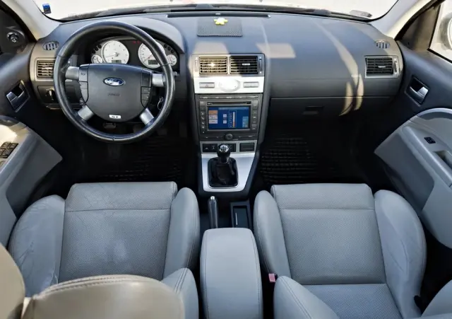 FORD Mondeo V6 ST 220