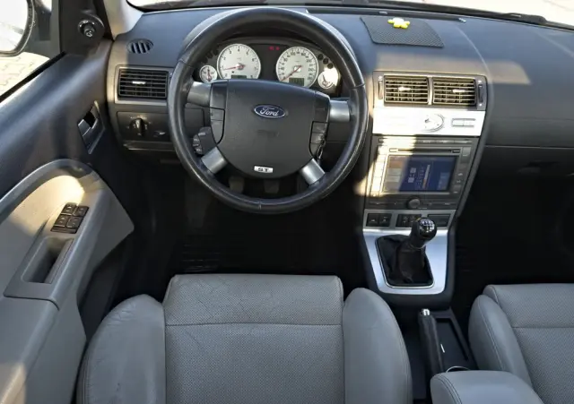 FORD Mondeo V6 ST 220