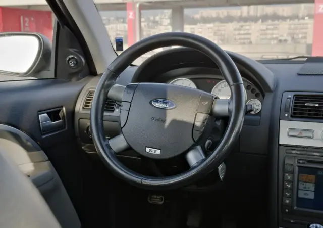 FORD Mondeo V6 ST 220