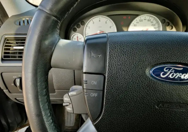 FORD Mondeo V6 ST 220