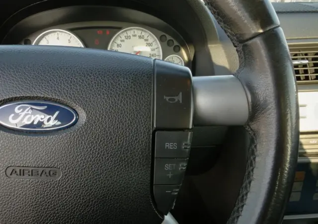 FORD Mondeo V6 ST 220