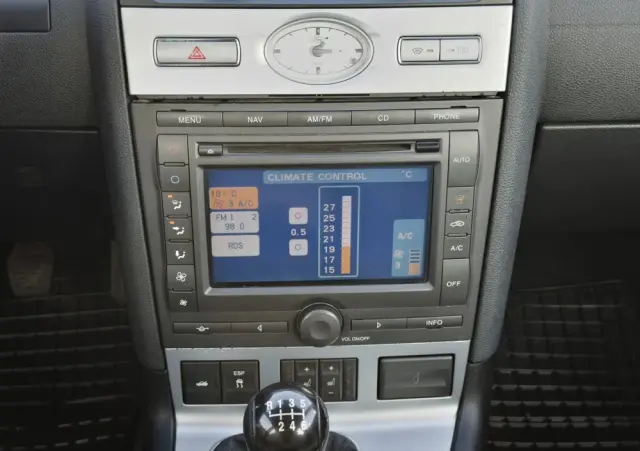 FORD Mondeo V6 ST 220