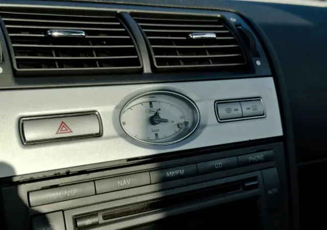 FORD Mondeo V6 ST 220