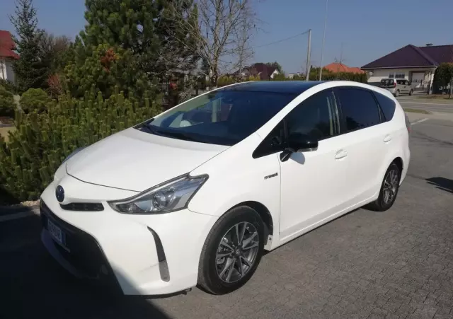 TOYOTA Prius+ 