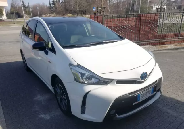 TOYOTA Prius+ 
