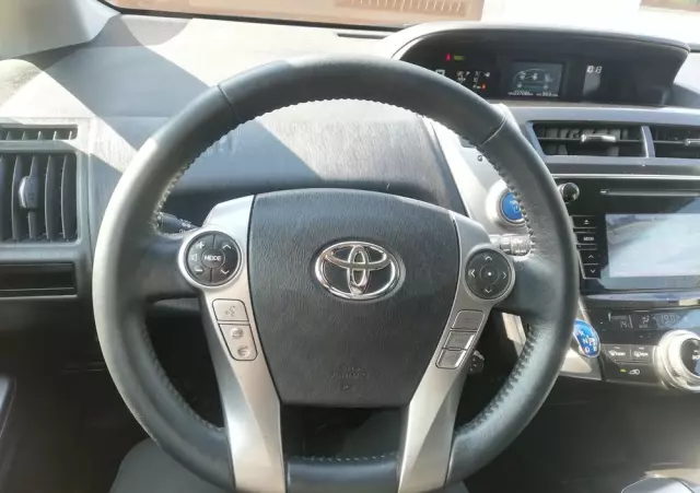 TOYOTA Prius+ 