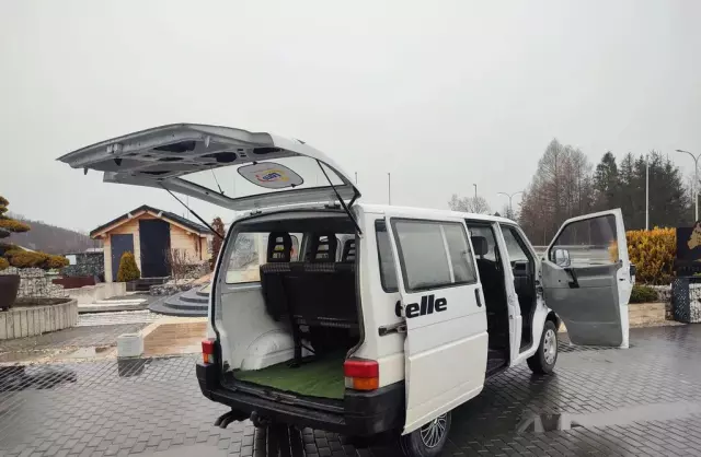 VOLKSWAGEN TRANSPORTER 