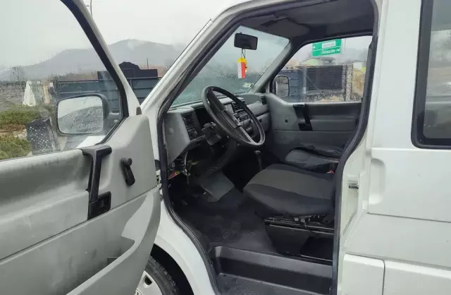 VOLKSWAGEN TRANSPORTER 