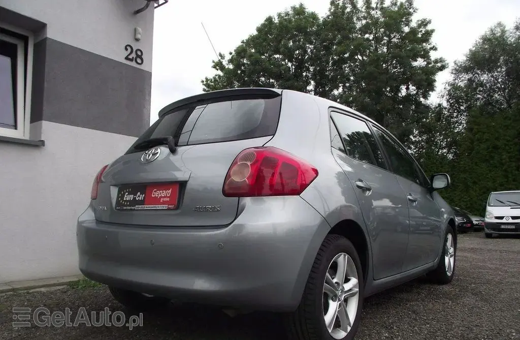 TOYOTA Auris 