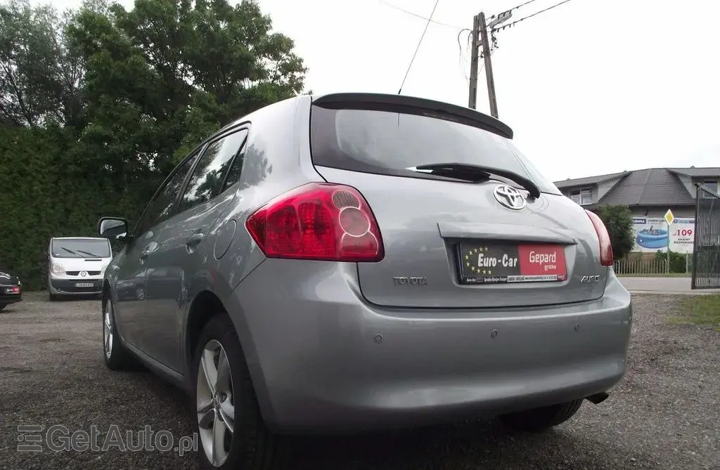 TOYOTA Auris 