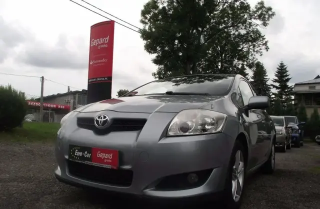 TOYOTA Auris 