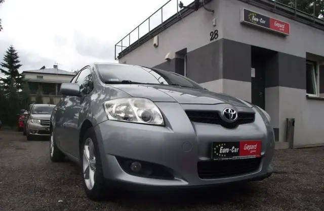 TOYOTA Auris 