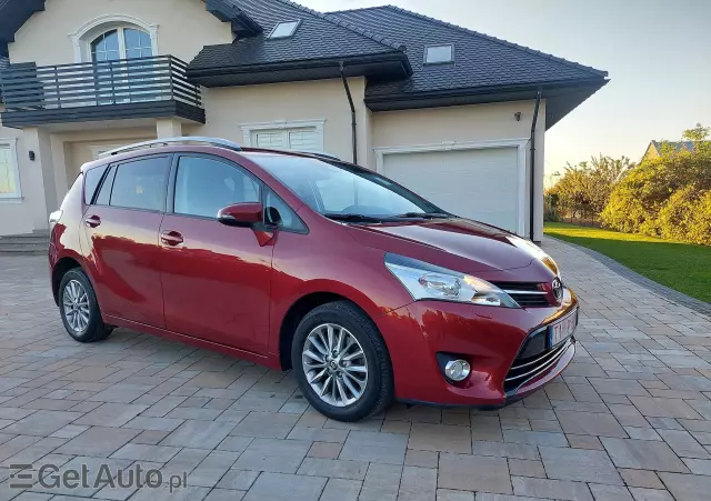 TOYOTA Verso 