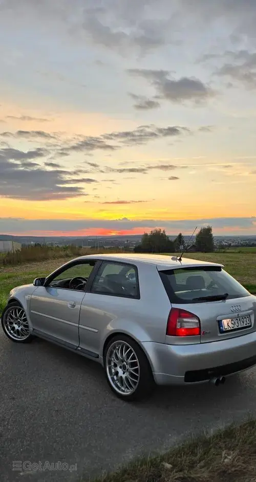 AUDI S3 