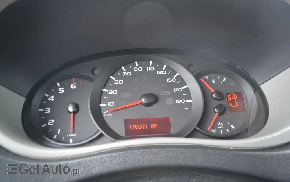 RENAULT Master  WEBASTO Winda Izoterma 170km Poduszki Grzany Kontener 