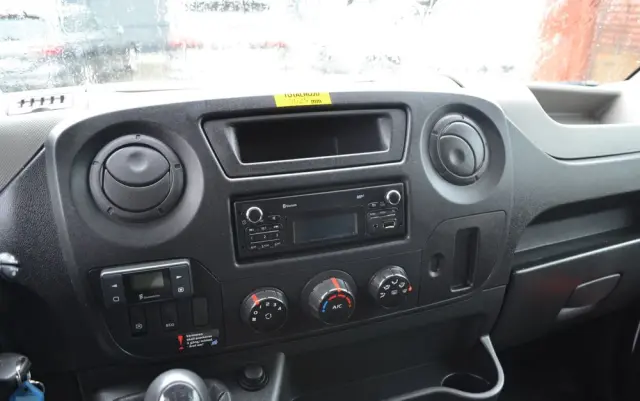 RENAULT Master  WEBASTO Winda Izoterma 170km Poduszki Grzany Kontener 