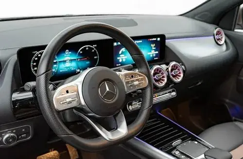 MERCEDES-BENZ EQA 