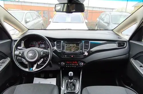 KIA Carens 