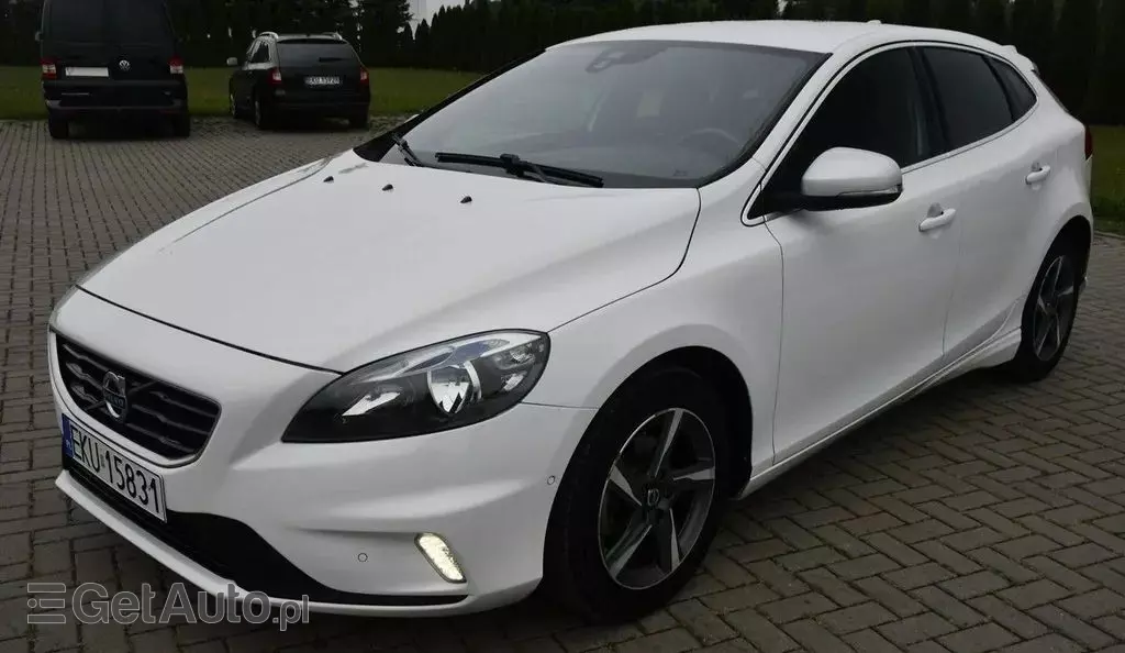 VOLVO V40 