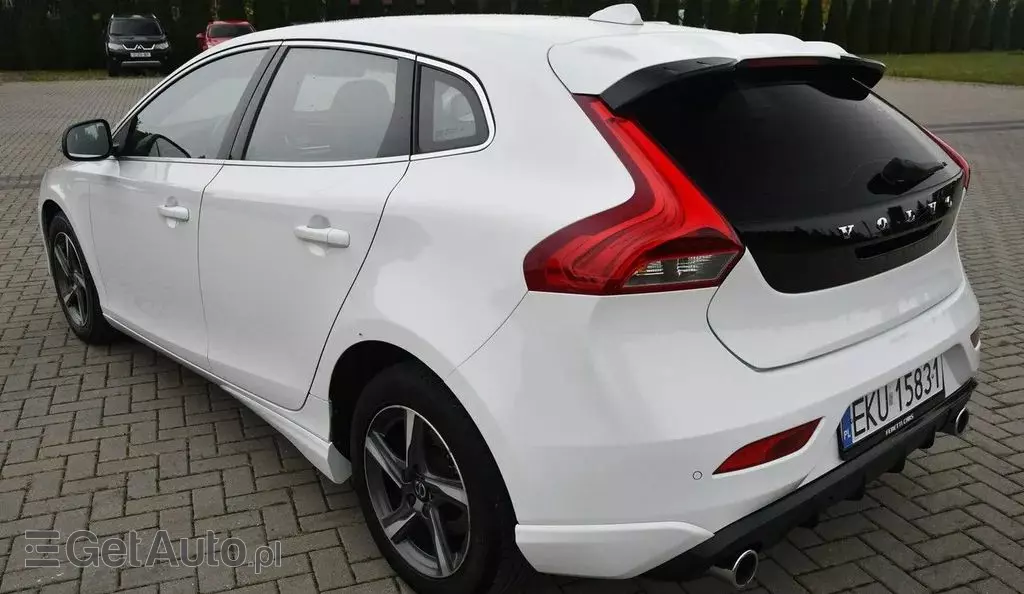 VOLVO V40 