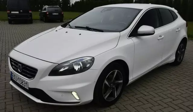 VOLVO V40 