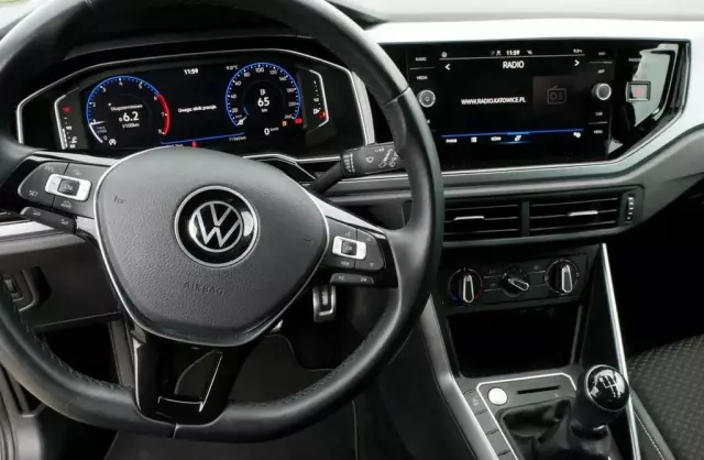 VOLKSWAGEN Polo 