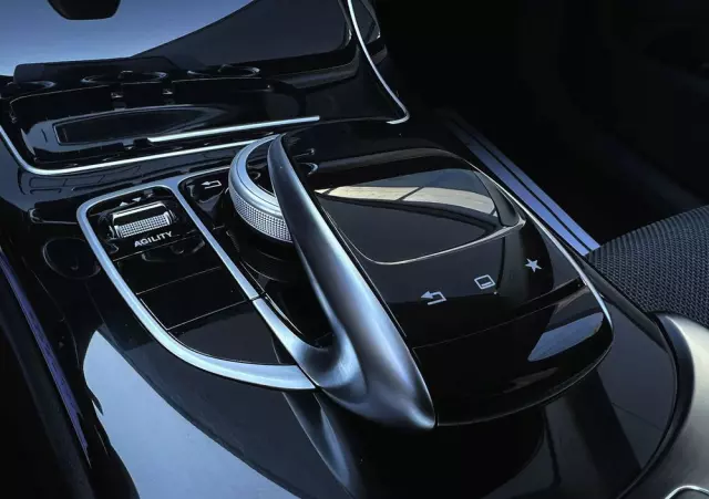 MERCEDES-BENZ Klasa C 200 7G-TRONIC