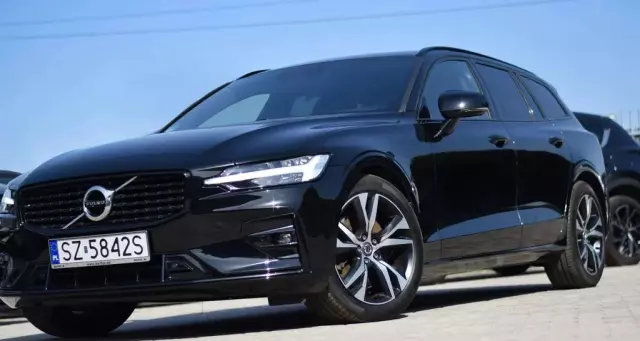VOLVO V60 