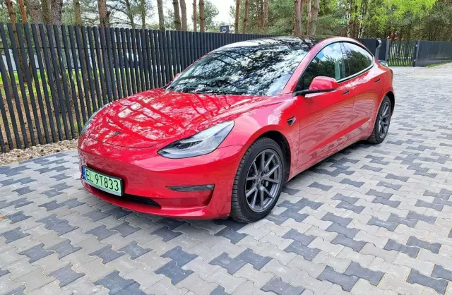 TESLA Model 3 