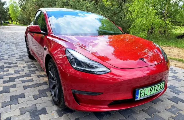 TESLA Model 3 