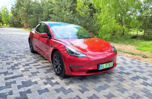 TESLA Model 3 
