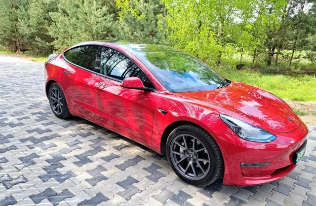 TESLA Model 3 