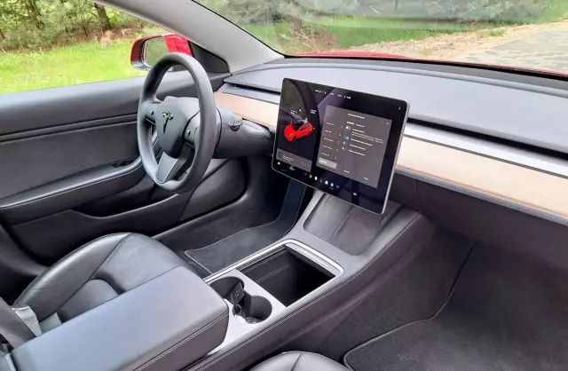 TESLA Model 3 